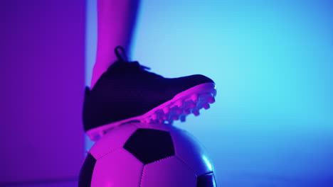 Close-up-of-black-african-male-soccer-player-tying-shoelace-on-studio-slow-motion.-Footballer-tying-his-shoe.-Low-section.-tying-football-boots-preparing-for-a-football-soccer-match